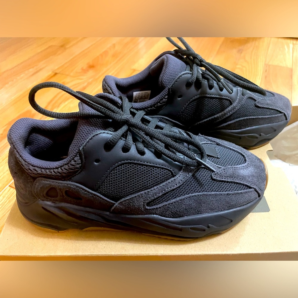 Yeezy Boost 700 black size 6 Men’s